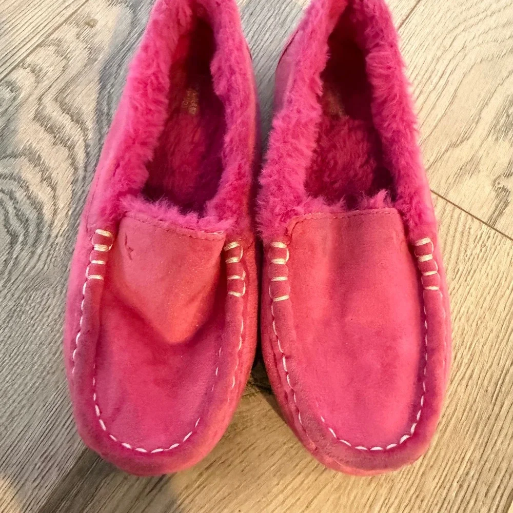 Koolaburra by UGG Kids Pink Suede Faux Fur Lined Moccasin Slippers Size 3 kids